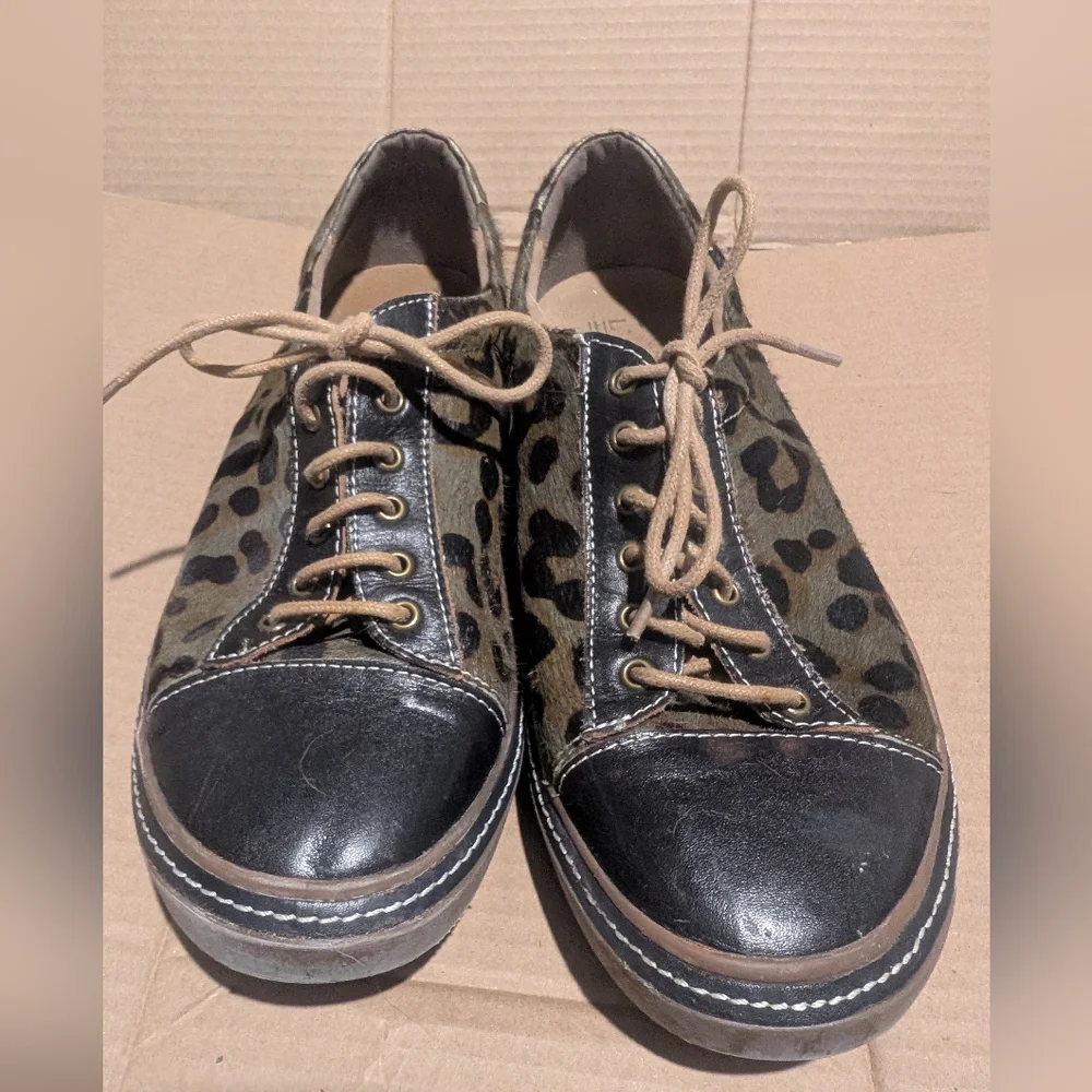 L'artiste Women's Leopard Print Lace-Up Casual Sneakers - Black & Olive